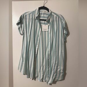 Lightweight short sleeve button down